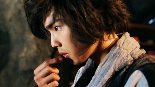 顽劣少年偷服丹药,下秒却倒地晕厥