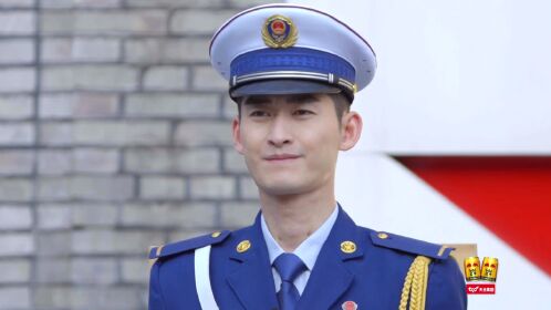 张教官cue面对面憋笑名场面,张翰笑场被针扎