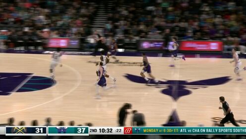 《NBA全场集锦》理查兹迎头大帽扇到中场 三球漂亮分球助飞队友
