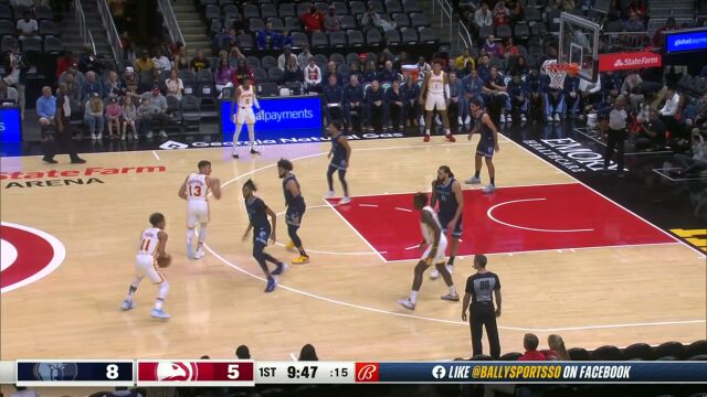 传的轻松写意！特雷杨妙传穆雷三分线外手起刀落稳稳命中