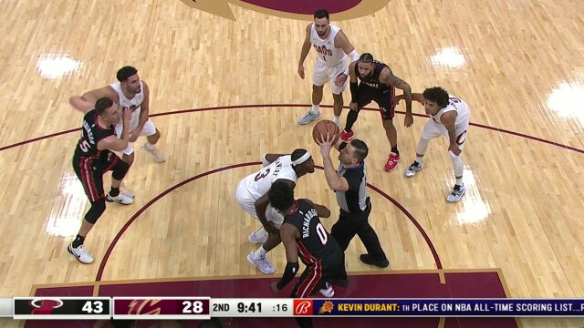 展现方式侵略性！凯莱布-马丁抢断飞扣一骑绝尘