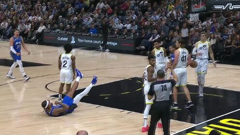 《NBA全场集锦》展现状元郎的实力！班凯罗突破内线面对包夹强势打进2+1