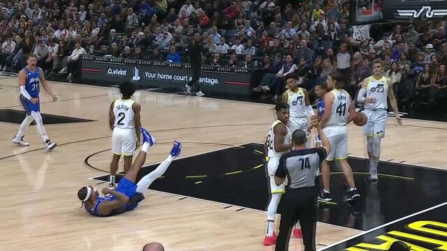 展现状元郎的实力！班凯罗突破内线面对包夹强势打进2+1