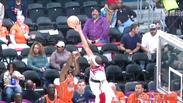 NBA：恐怖身体素质！加福德大帽对方底角三分