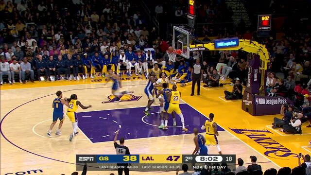 "宝库"主打礼尚往来！库里突破内线机敏分球 助保罗三分命中