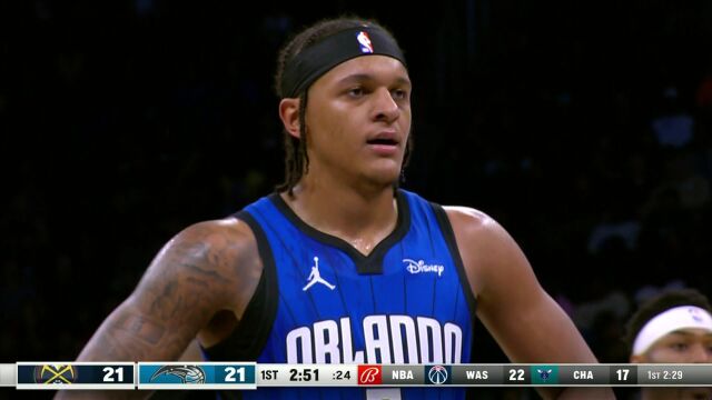 强硬又果断！班凯罗冲击内线飞身上篮造成2+1