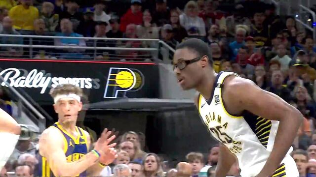 西亚卡姆挡拆分球 史密斯直接顺下爆扣