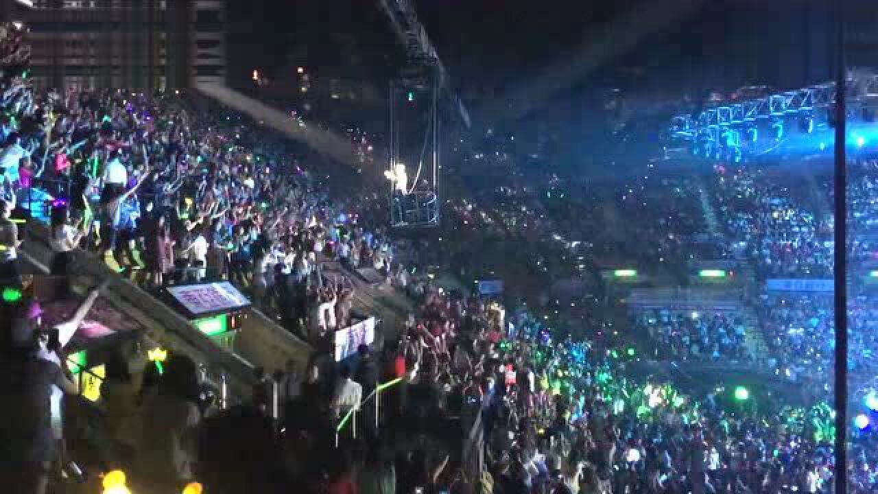 王俊伊2016澳门演唱会吊威亚高空演唱《情感的禁区》,惹女粉尖叫_高清1080P在线观看平台_腾讯视频
