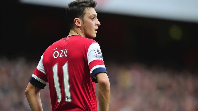 回顾阿森纳30完胜曼联厄祖传射桑切斯梅开二度