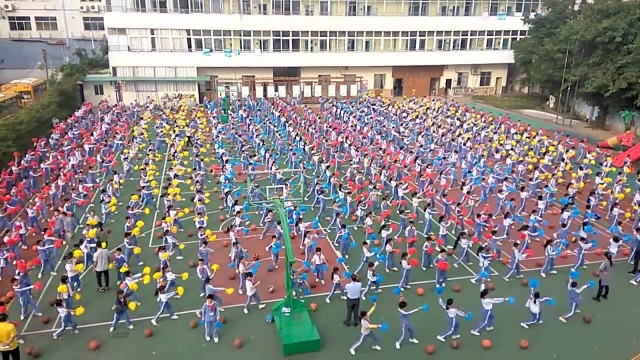 深圳市龙华区文峰小学大课间花球啦啦操