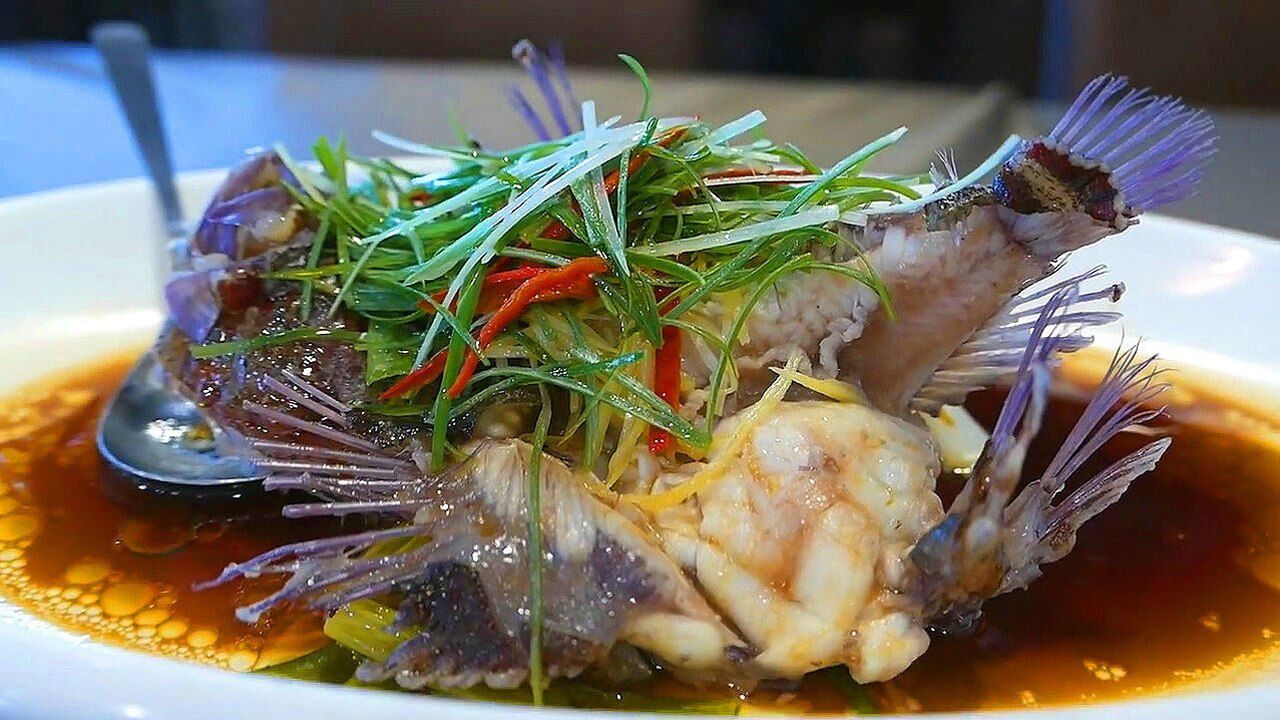 清蒸石头鱼,此鱼外表及丑,不知好不好吃