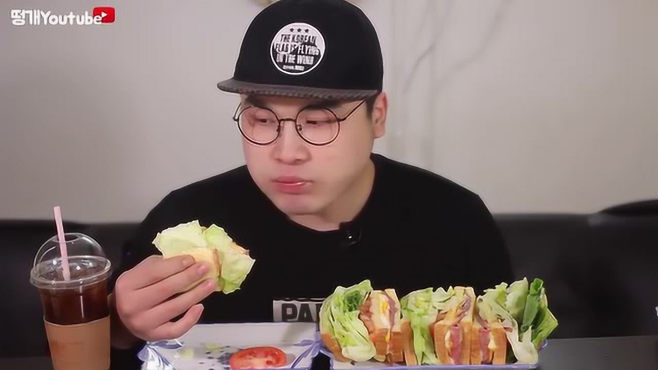 推荐韩国大胃王豪放派小哥这样吃三明治吃相真的够豪放的