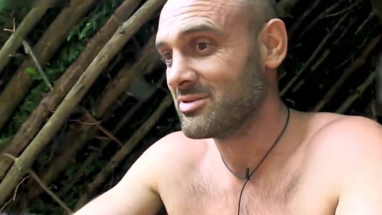 德爷在潮湿雨林生活坎坷学野人生火却生不着看德爷怎么做到的