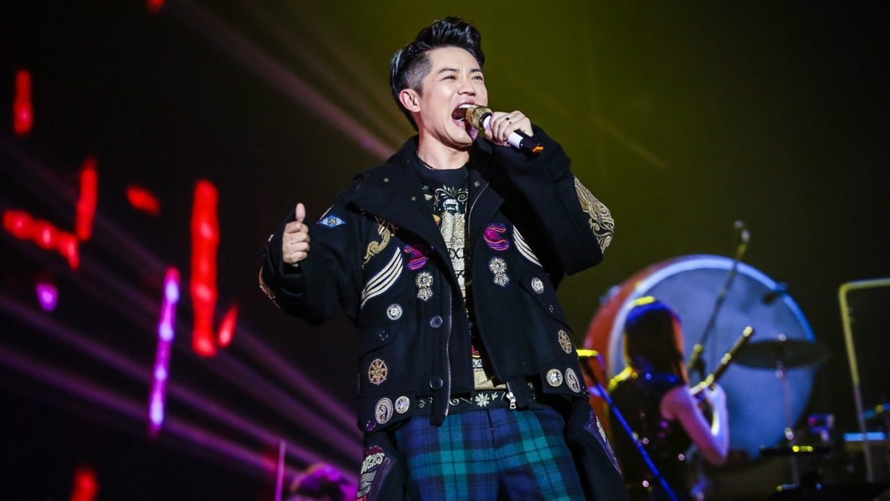 凤凰传奇曾毅一首侧面纯男音版本没有搭档玲花也唱的这么好听