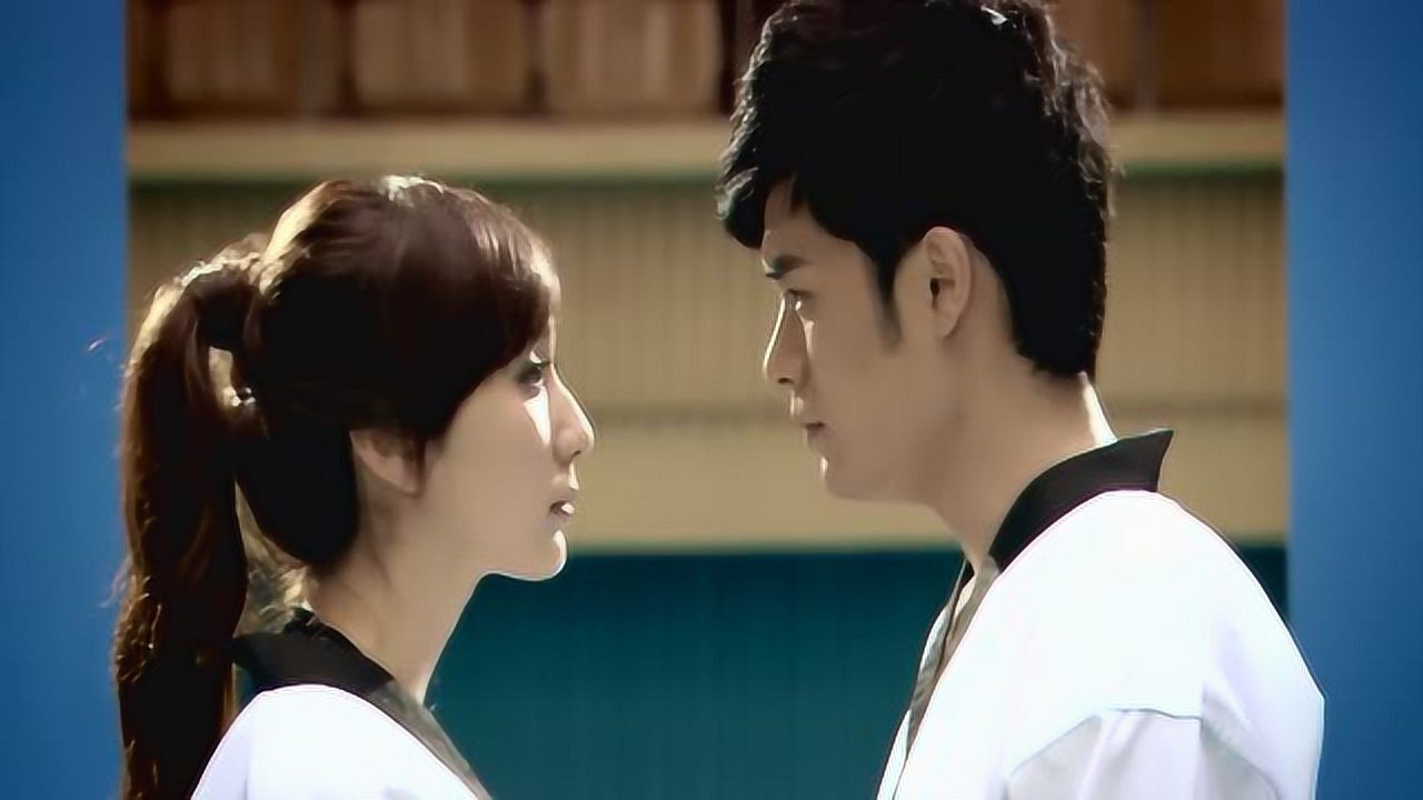 爱情公寓2 胡一菲给曾小贤颁发跆拳道蓝带