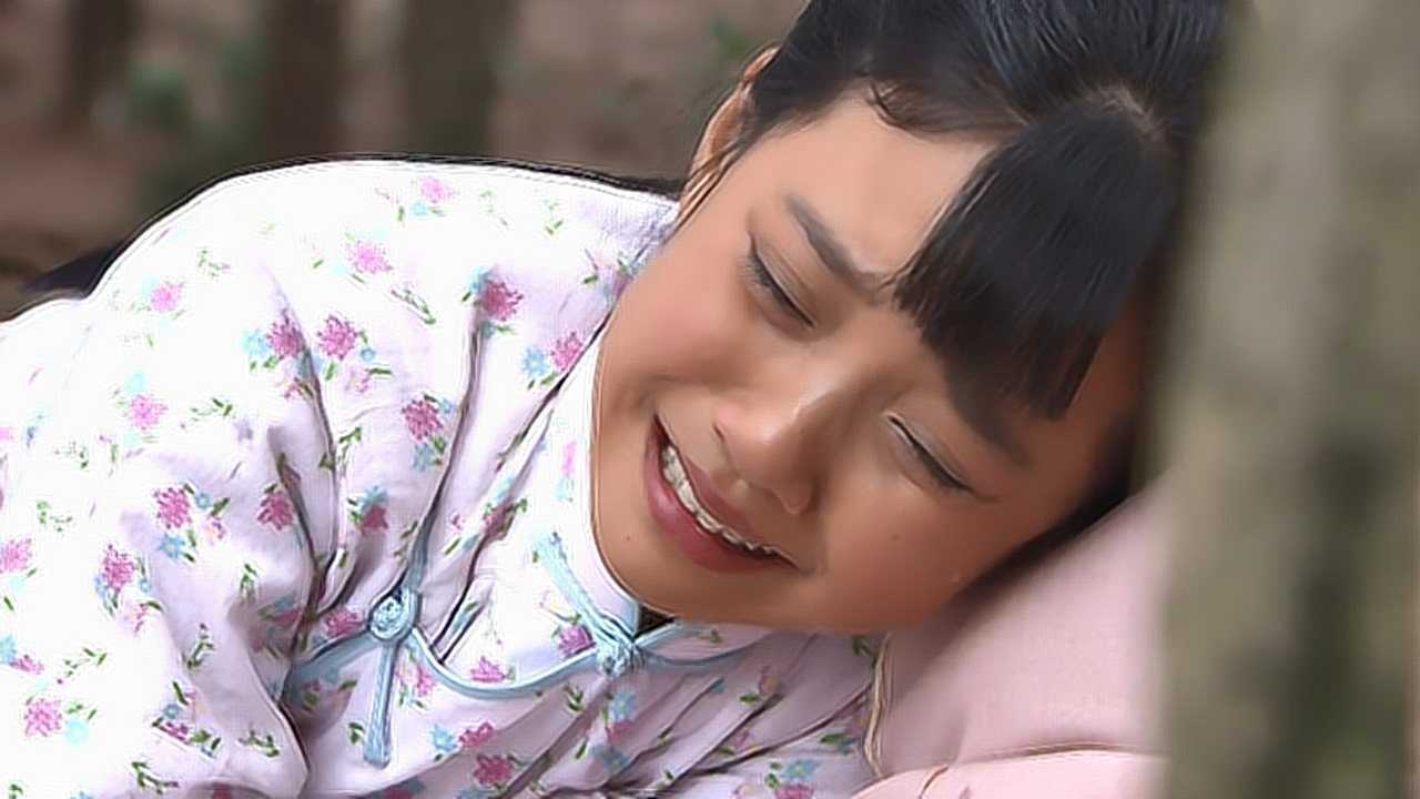 娘心:阿荣和小玉一起把阿珠埋了,在坟前发誓一定会照顾好小玉!