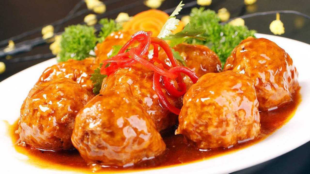 正宗淮扬菜红烧狮子头的做法视频四喜丸子又叫铁狮子头肉丸好吃