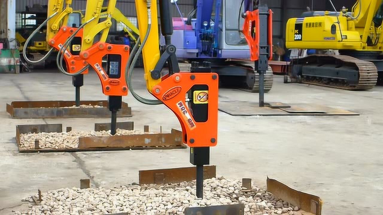 求指点小松挖机破碎锤现场打地测试性能如何