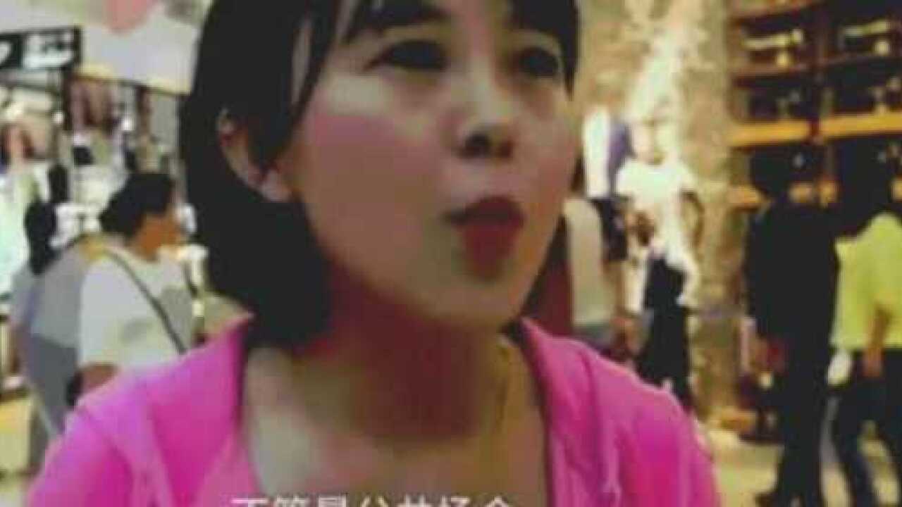 宝妈宣传母乳喂养，当众解衣哺乳.mp4_高清