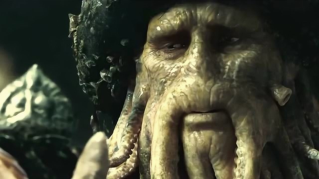 加勒比海盗3不死人戴维琼斯弹着钢琴听着音乐竟然哭了