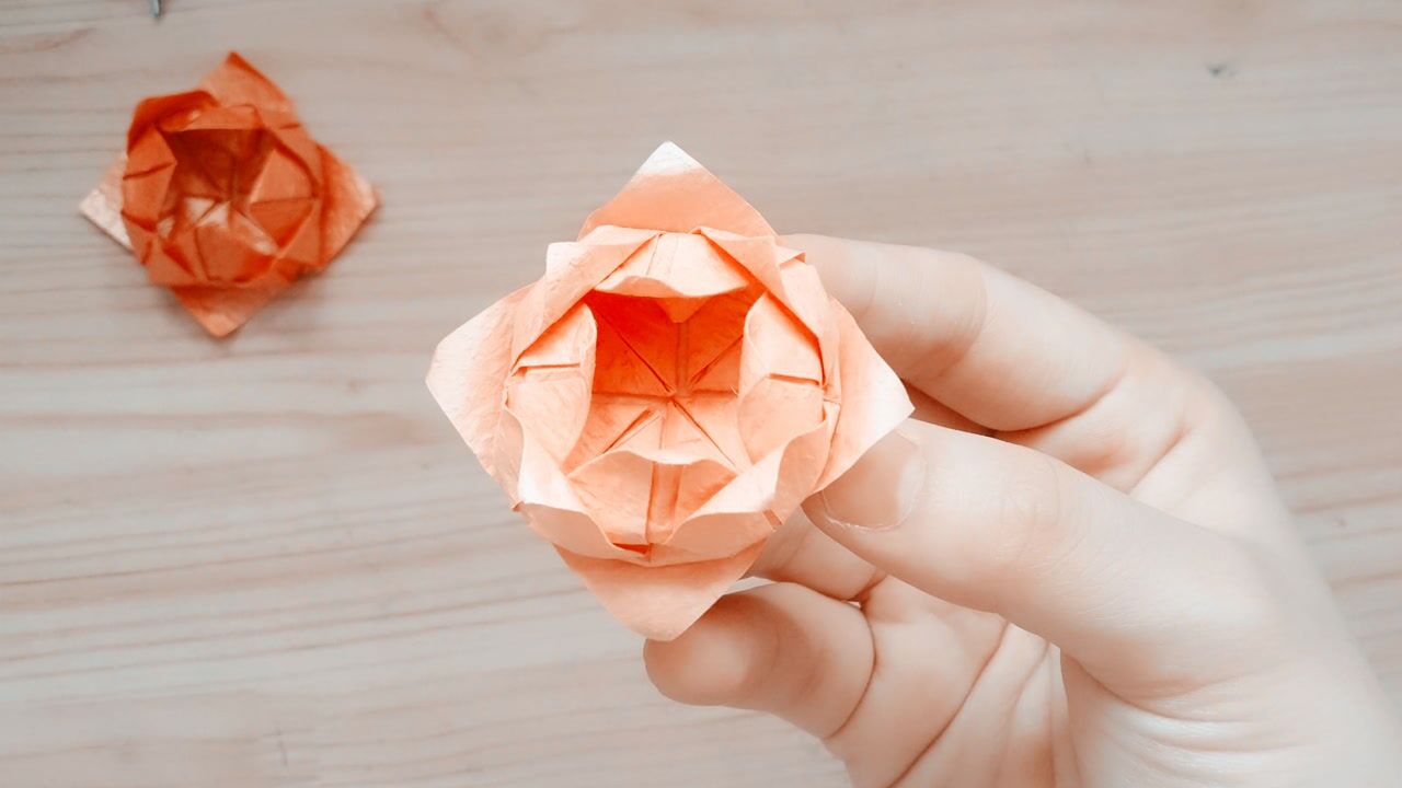 折纸手工-漂亮莲花折纸教程