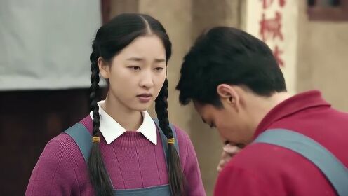 最美的青春:冯程为覃雪梅送杂志,我看你们咋那么像一对呢