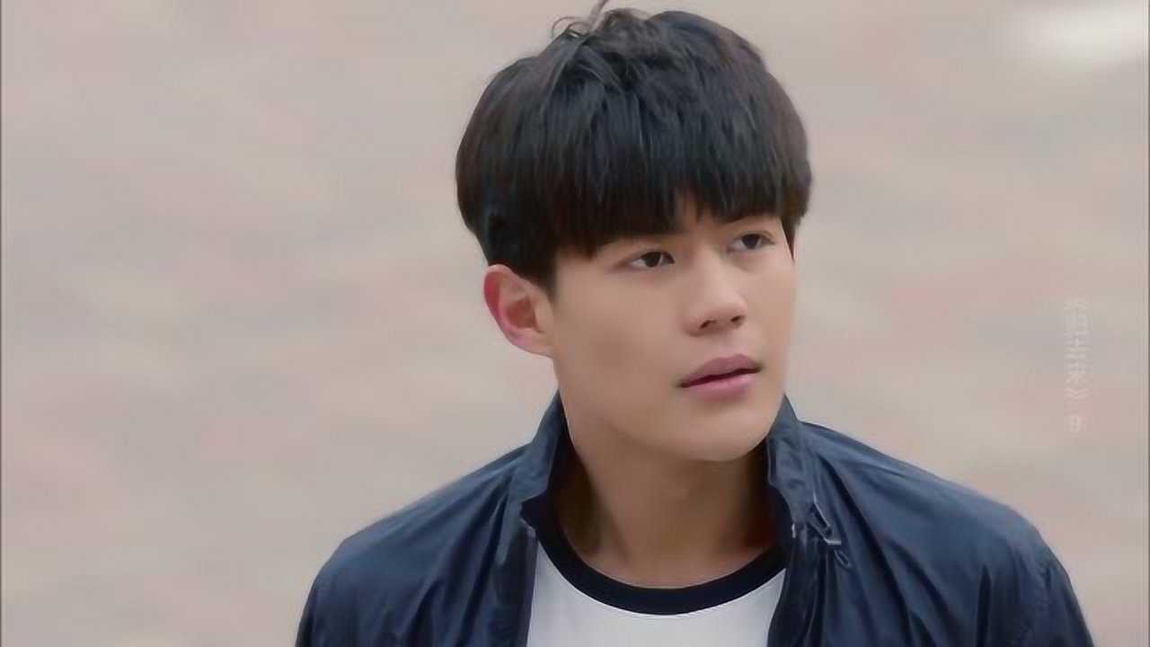 归去来喜欢了缪盈很多年的宁鸣来到清华校园去找回从前的记忆