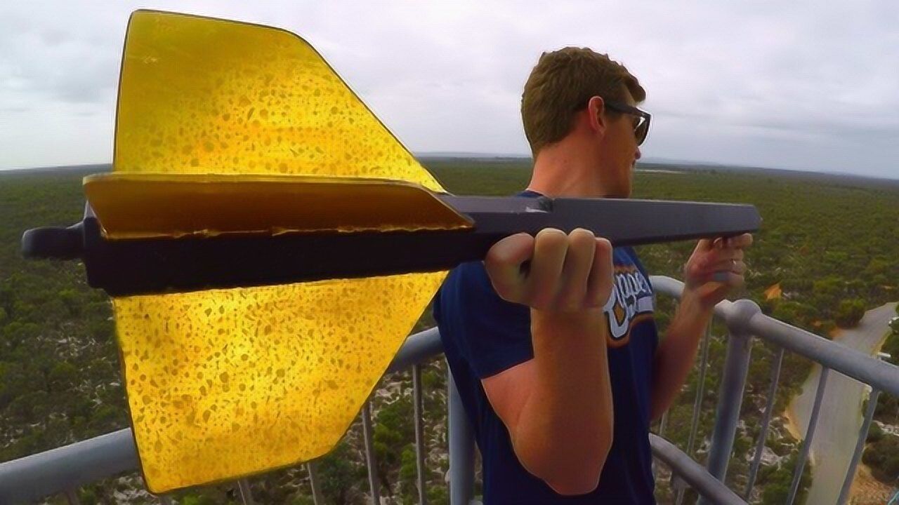 来腾讯视频看更多热门视频