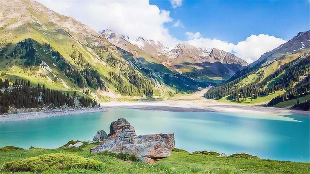 巴尔喀什湖东咸西淡,地貌南丰北荒