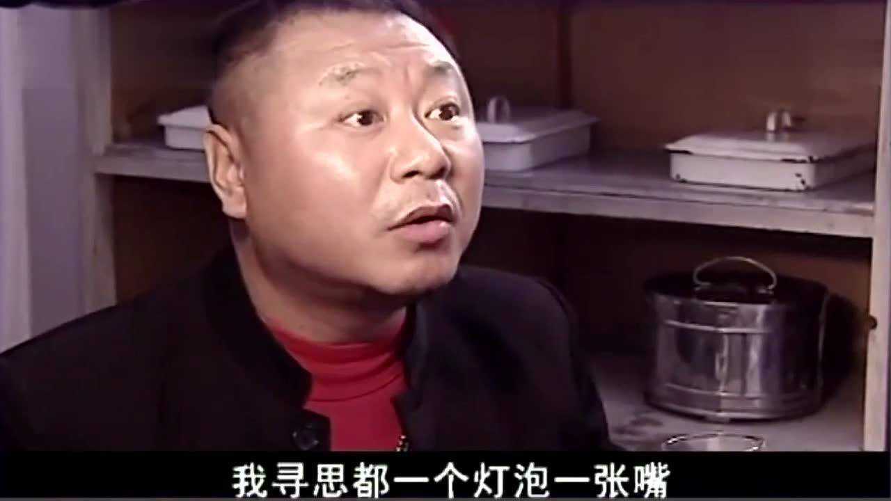 范德彪竟然把灯泡塞进了嘴里范德彪我嘴还是小啊