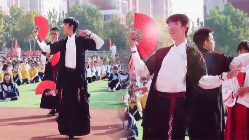 高中生跳寄明月C位男生表情贼到位！给旁边女同学点面子吧！ - 腾讯视频