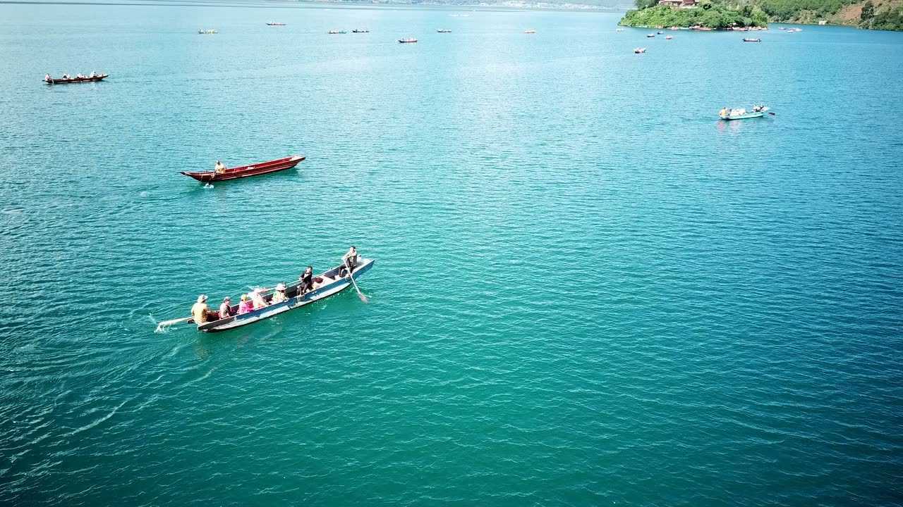 四川凉山州泸沽湖洛洼码头睡佛