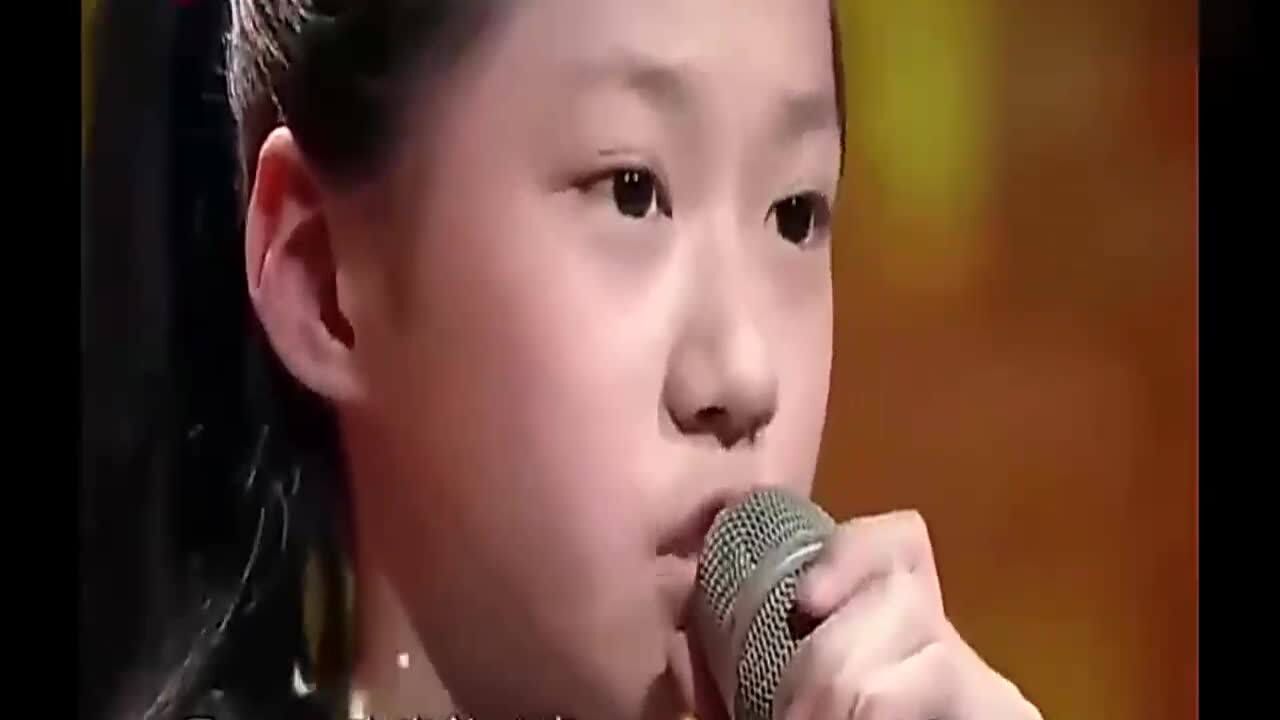小女孩现场演唱梦驼铃唱的全场观众都泪流满面