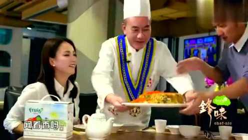 香港厨神戴龙挑战谢霆锋厨艺 只做了一碗炒饭就把谢霆锋震惊了