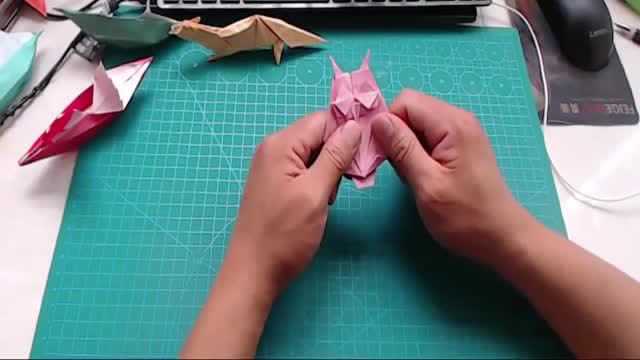 diy折纸教程,2分钟学会折纸猫头鹰书签,送给上学的孩子们做礼物