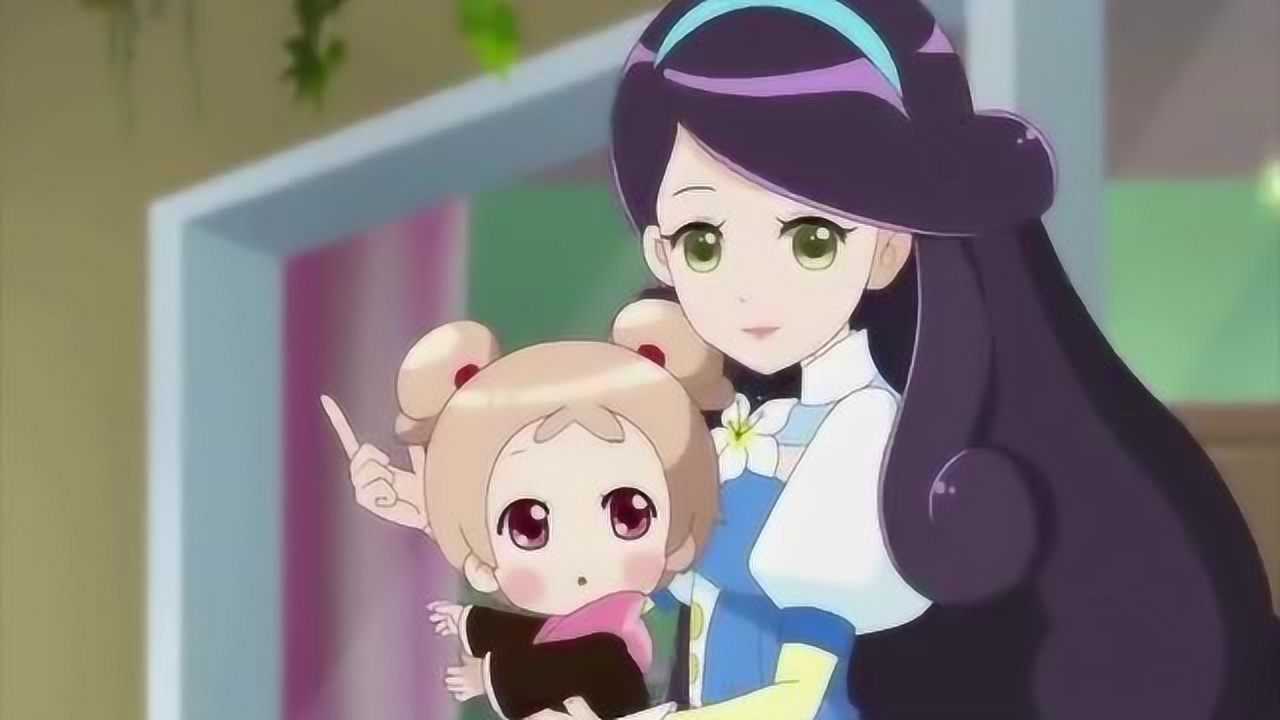 小花仙:夏安安扑到妈妈的怀里,莉莉用魔法让花绽放