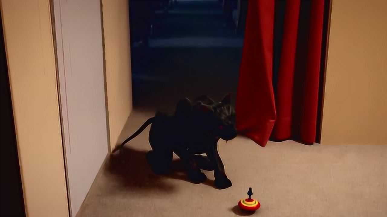 绝命航班空姐拿陀螺吸引了怪物结果陀螺停了