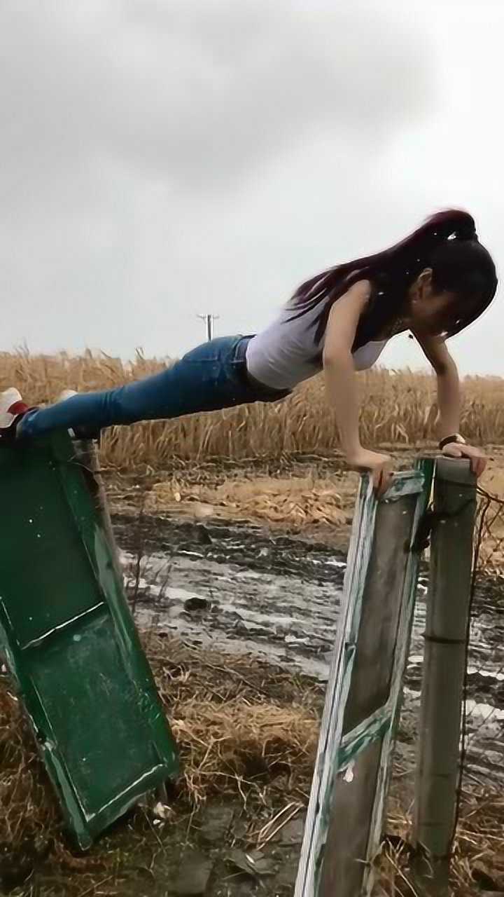 00后小姐姐厉害了,竟然力气这么大,这女孩以后谁敢娶?