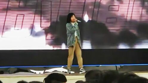 女同学《光年之外》开口跪，因嗓音太像邓紫棋一唱成名！ - 腾讯视频