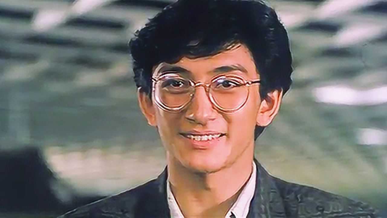 《流氓英雄》:没想到吴启华演文化人贼帅,被大姐大倒追不知所措_电影