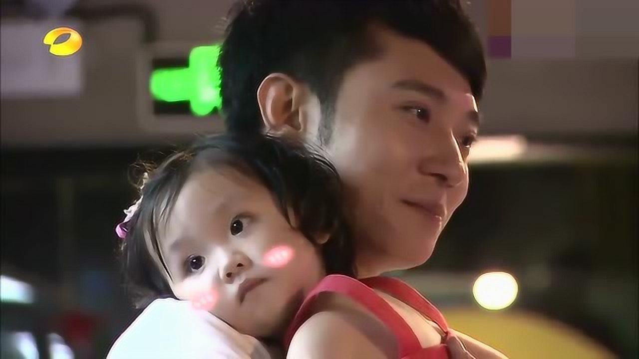 哥哥抱着彤彤来见张丹峰,张丹峰激动得差点摔倒,太感动了