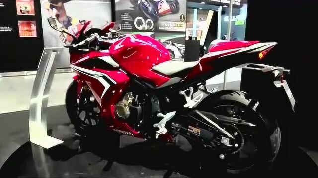 本田cbr500R,外观进行了优化设计,非常的亮眼!