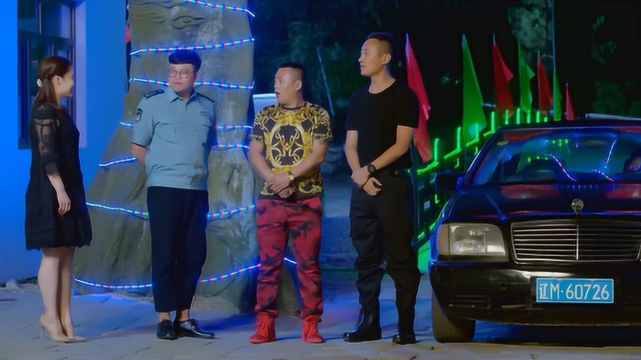 揭秘,乡村爱情宋晓峰秘书扮演者莽天娇职业装,我从椅子上跳了起来