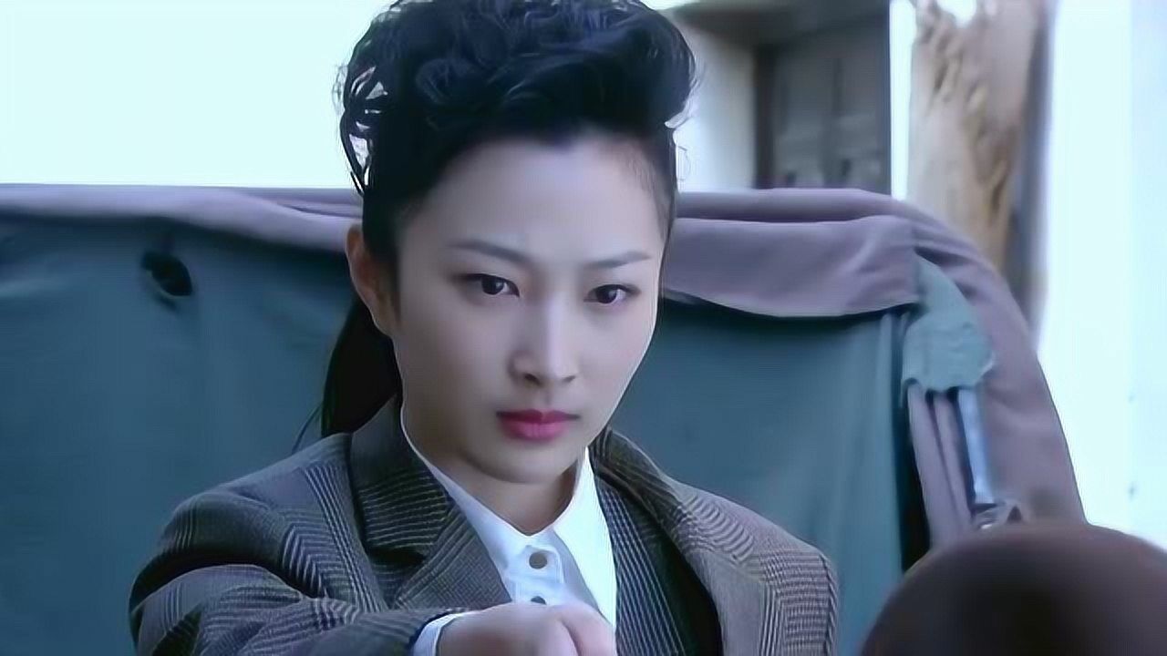 女特务穿高跟鞋跟踪鬼子女间谍打起来女特务赢了结果却被暗算