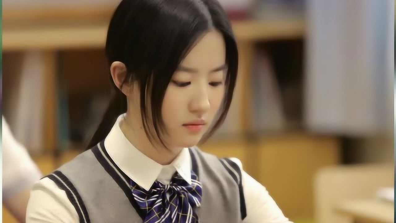 刘亦菲新剧造型太美了穿上校服秒变18岁少女娱乐播不停
