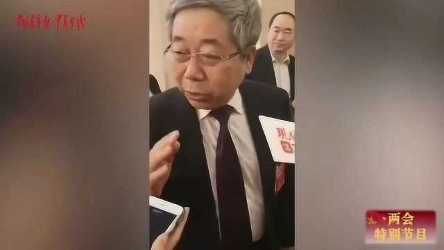 陈宝生部长回答:义务教育教师工资待遇三年内全部落实.