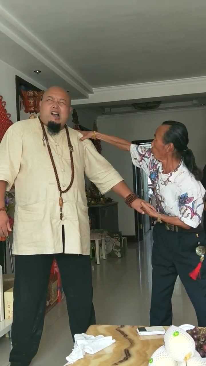 鬼手王教爱徒文章毕生绝学《缩骨功》