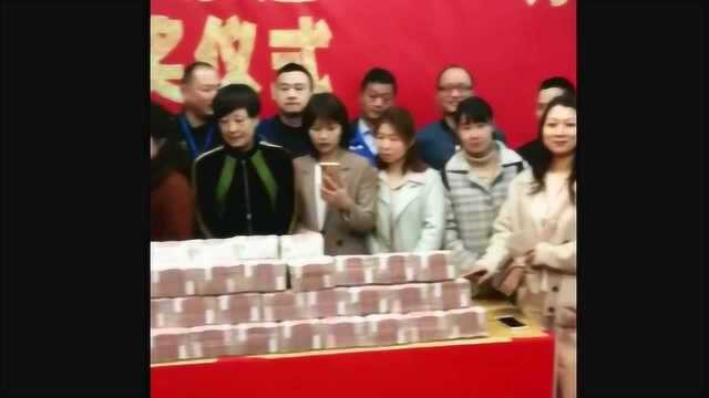 信阳78人合买彩票 投注7722元 收获1111万元, 最多的一人领了90万