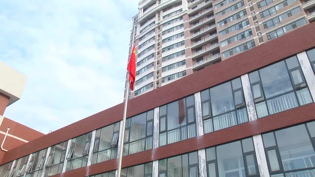 奎文区胜利东小学三·八中队特色升旗仪式