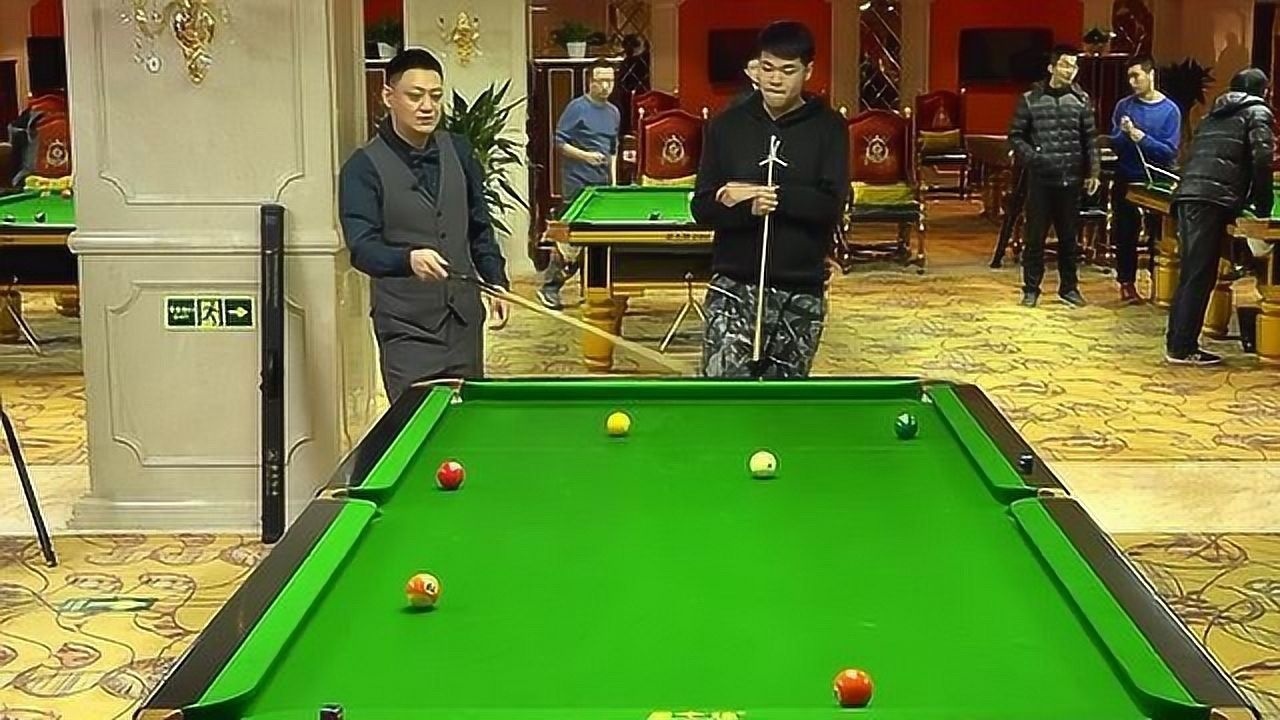台球教学：打球出杆时瞄准球的小要诀，以及不同方位发力的叫位_腾讯视频